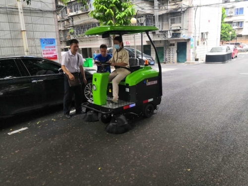 廣西途能電動(dòng)掃地車T3A適用小區(qū)落葉粉塵高效清掃