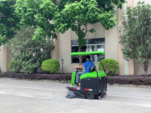 柳州電動掃地車